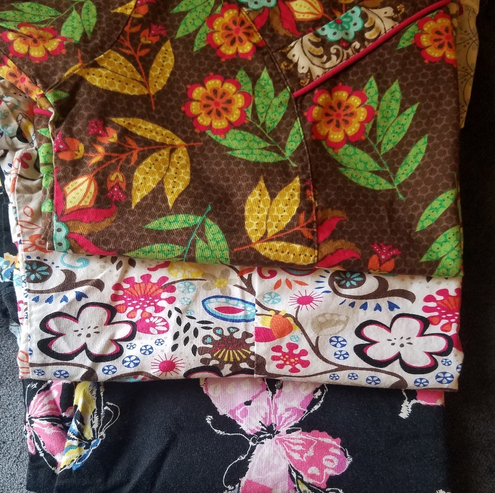 Small size printed, mixed famous-brand scrub tops